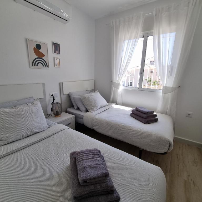 4 Bedroom Modern Villa Private Pool Villamartin - Villa - 12