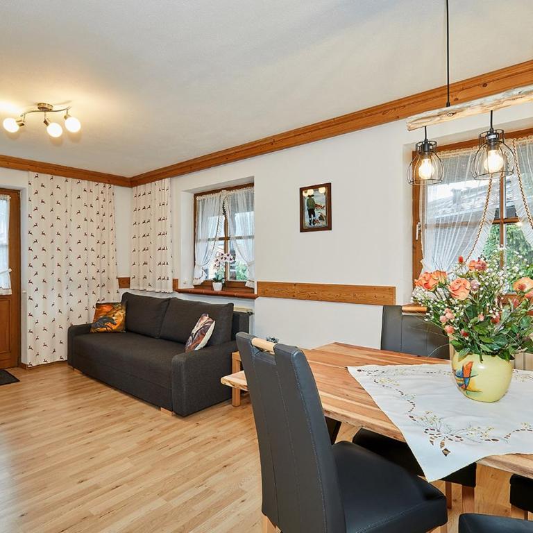 Ferienwohnung Adlerhorst im Haus Lohrey - Apartment mit Blick auf die Berge - 1