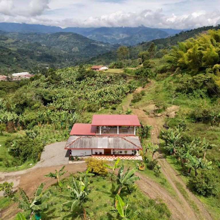 Casa La Martina disponible en Jardín Antioquia - Casa de 3 dormitorios - 25