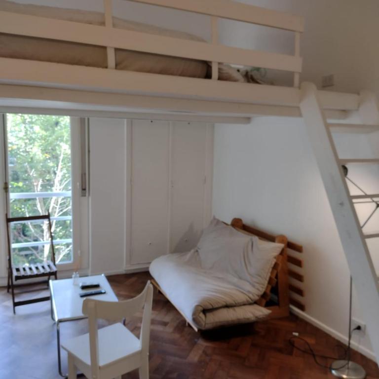 Loft monoambiente entrepiso y balcón francés - One-Bedroom Apartment - 1