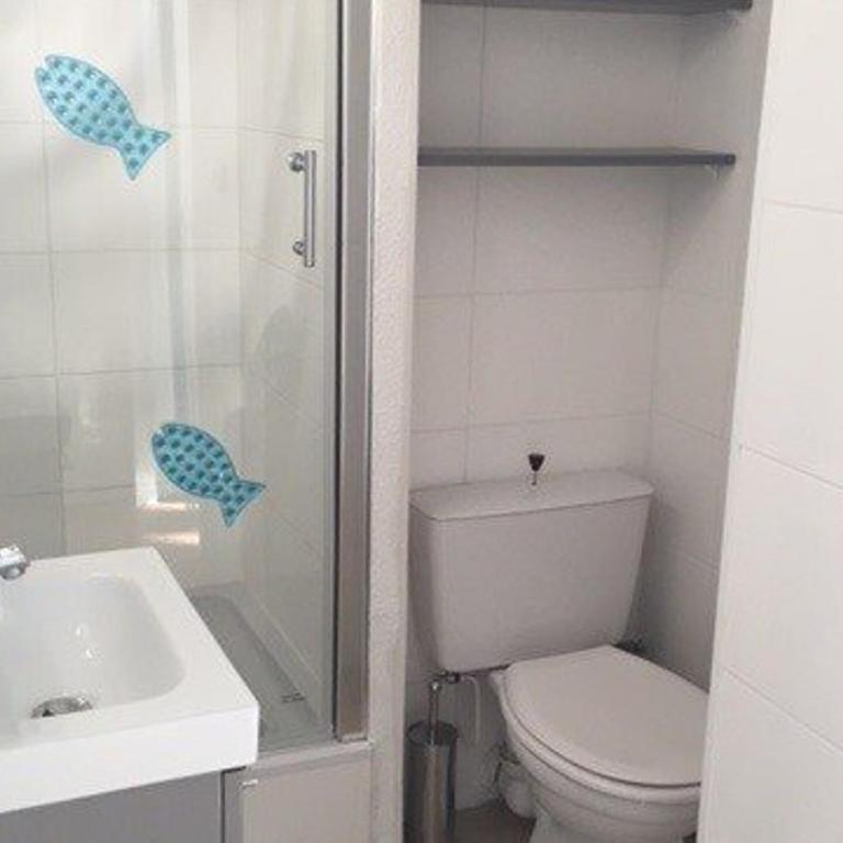Appartement en bord de mer pour 4 pers., parking privé, proche commerces, plage sans route à traverser - FR-1-81-374 - Studio - 2