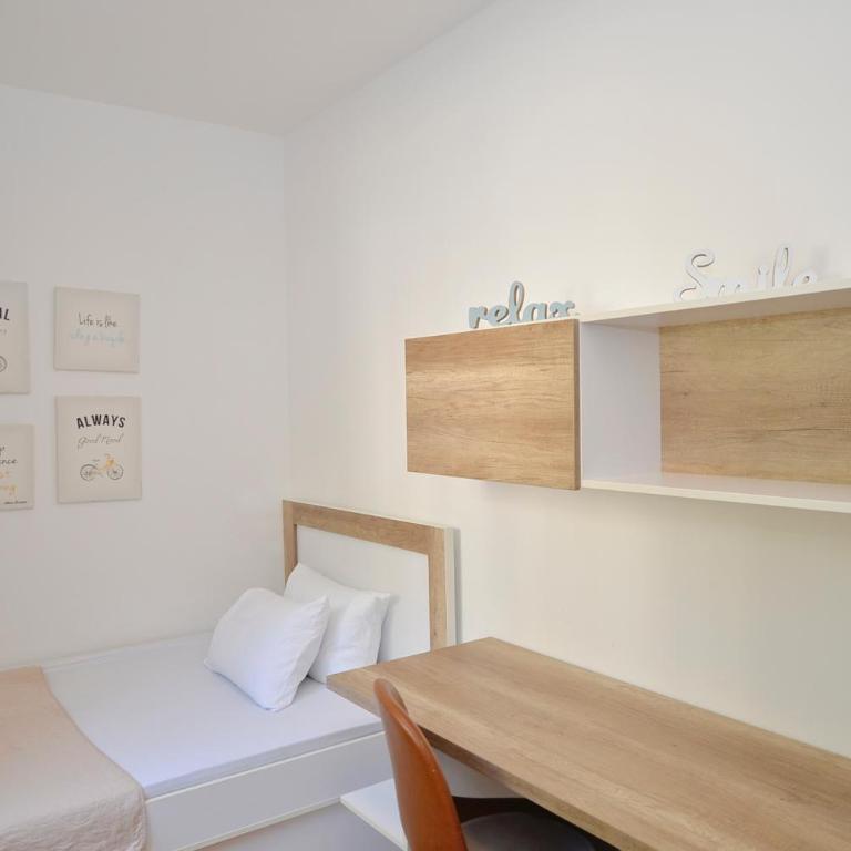 Seafront Apartments House 44 Private Balcony Old Town View - Three-Bedroom Apartment with Sea View - 45