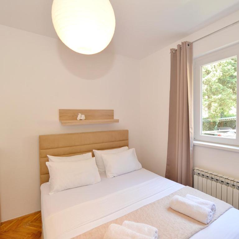 Seafront Apartments House 44 Private Balcony Old Town View - Three-Bedroom Apartment with Sea View - 7