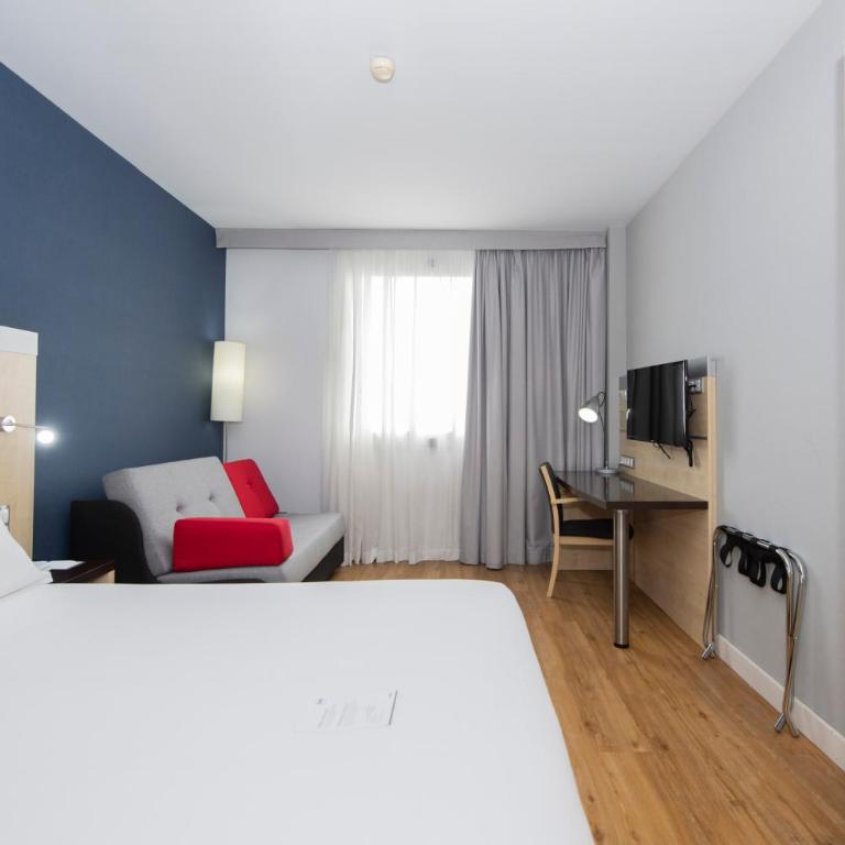 Holiday Inn Express Barcelona City 22@ by IHG - Standard Queen Room with Sofa Bed - 8