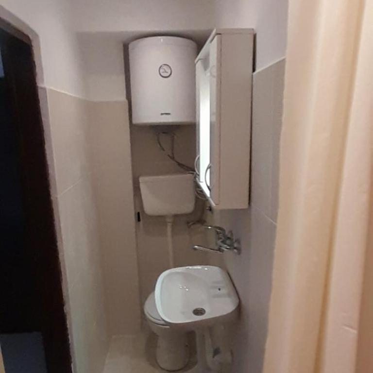 Guest house Ruzica - Dvokrevetna Soba sa Bračnim Krevetom i Sopstvenim Kupatilom - 3
