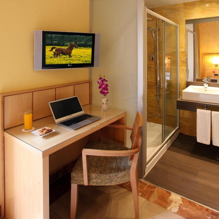 Hotel Nouvel - Double Room (1 Adult) - 2