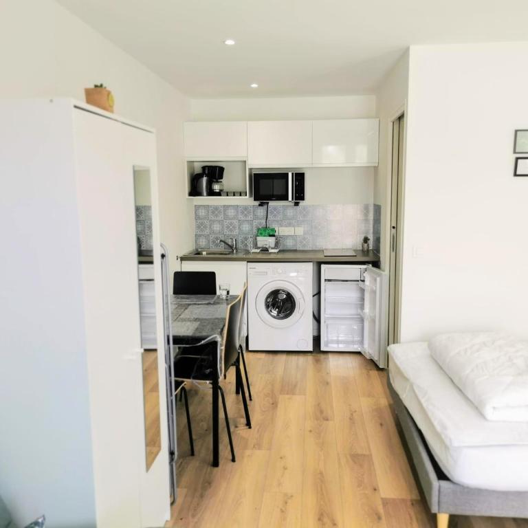 Appartement climatisé Golfe-Juan plage - Studio with Terrace - 4