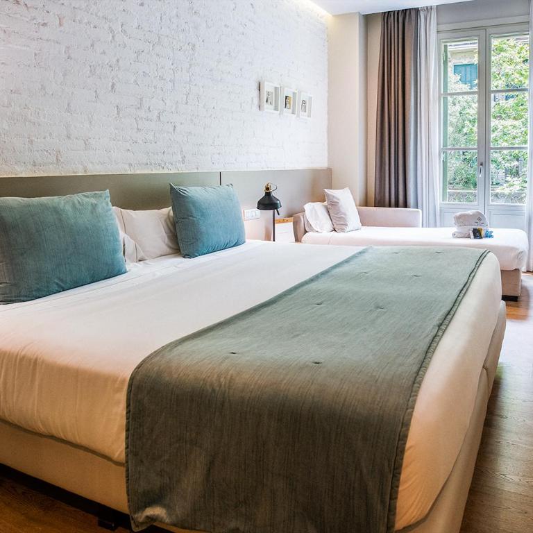Hotel Well and Come Barcelona - Double Room with Extra Bed - 1