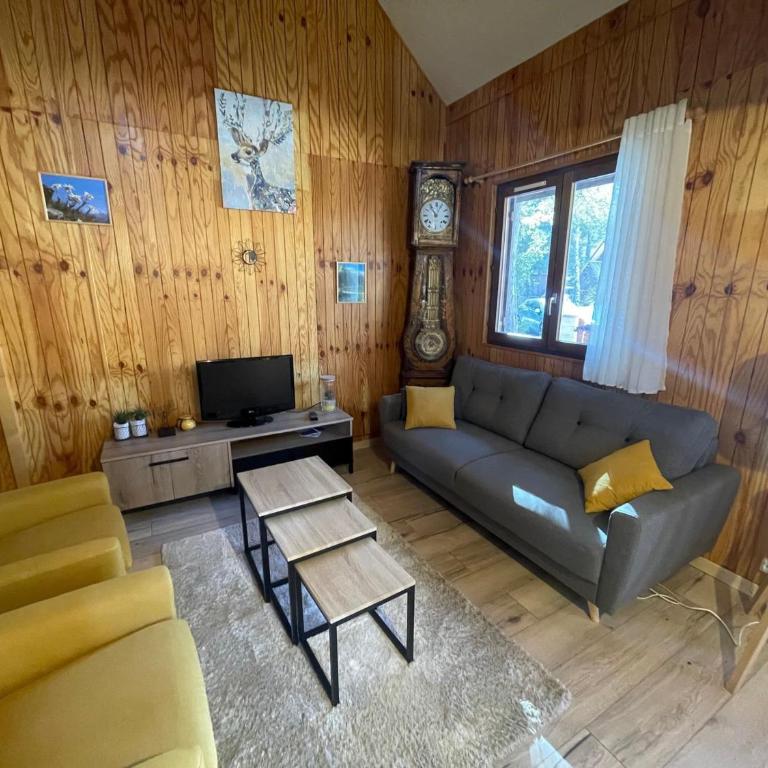 Grand chalet à Barcelonnette, j'usqu'à 8 personnes - Three-Bedroom Chalet - 5