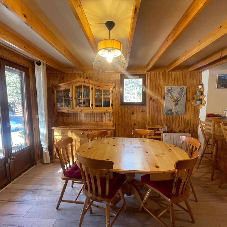 Grand chalet à Barcelonnette, j'usqu'à 8 personnes - Three-Bedroom Chalet - 6