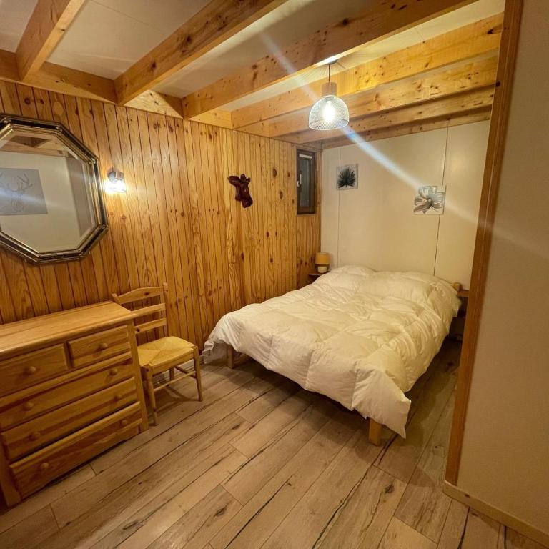 Grand chalet à Barcelonnette, j'usqu'à 8 personnes - Three-Bedroom Chalet - 13