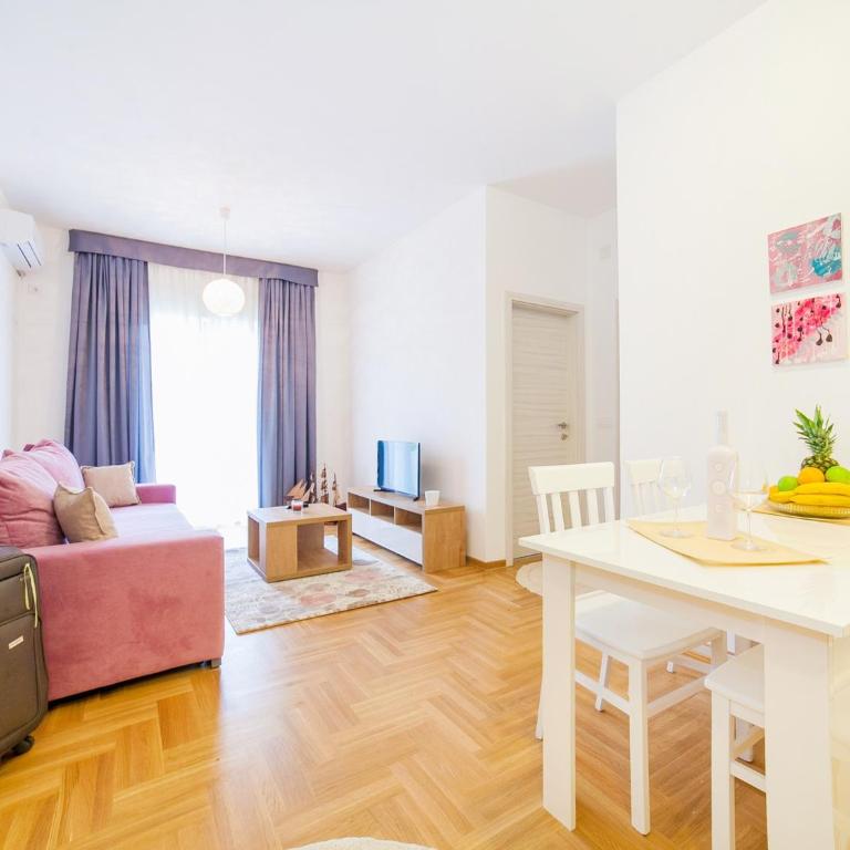 Peace 2 Apartments with parking - Two-Bedroom Apartment with Balcony - 1