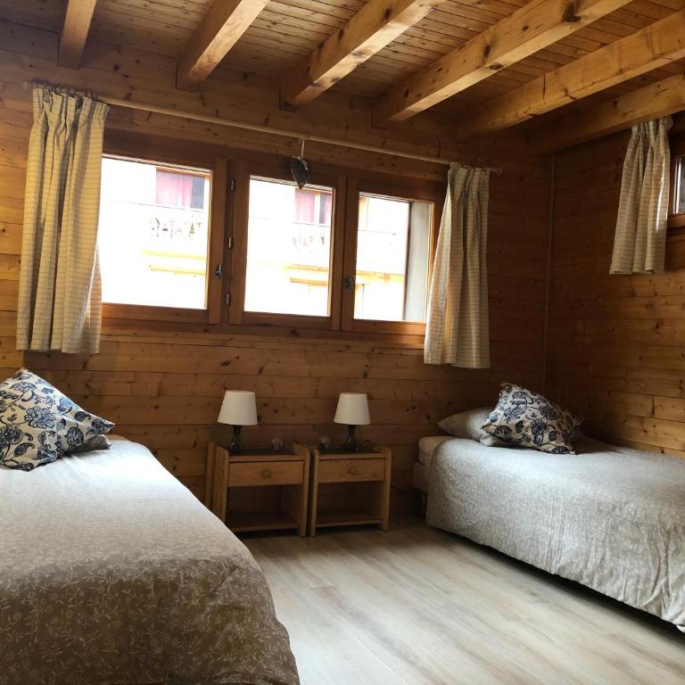 Central Hostel Chatel - Chambre Lits Jumeaux/Double avec Salle de Bains Privative - 15