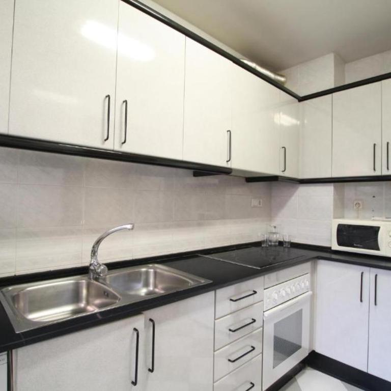 GOOD APARTMENTS gran via 3 bedrooms - Three-Bedroom Apartment with View - 4