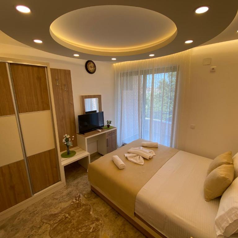 Luxury Villa Ulcinj - Deluks Dvokrevetna Soba sa Bračnim Krevetom i Balkonom - 2
