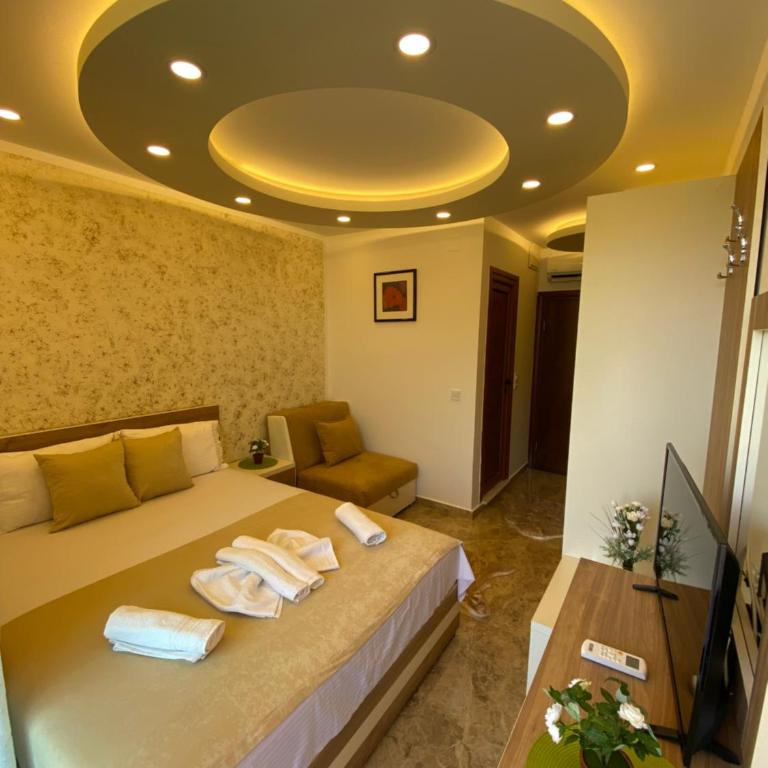 Luxury Villa Ulcinj - Deluks Dvokrevetna Soba sa Bračnim Krevetom i Balkonom - 1