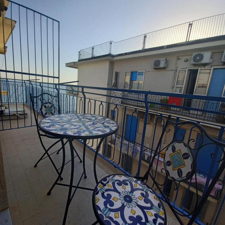 due stanzulelle sul mare B&B - Camera Matrimoniale con Balcone e Vista Mare - 12