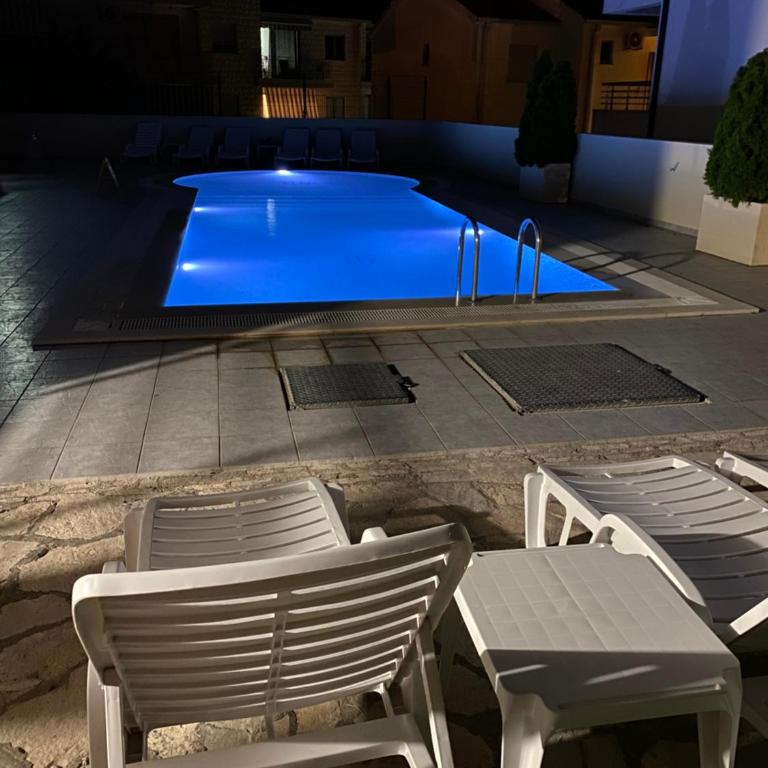 Deluxe Pool Apartment 4 - Apartman sa 1 Spavaćom Sobom - 1