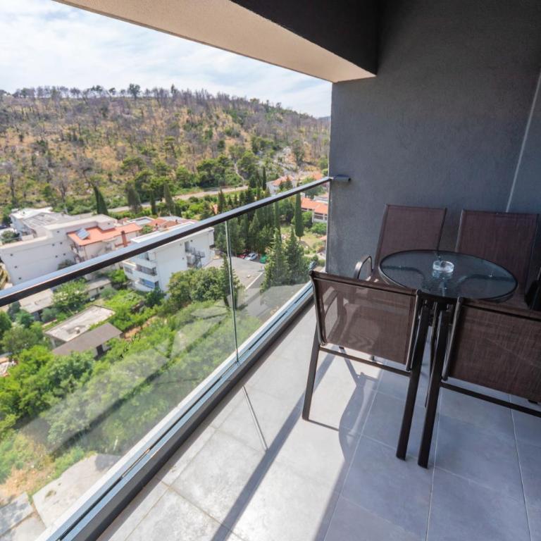 N Hotel - Deluks Dvokrevetna Soba sa Bračnim Krevetom i Balkonom - 5