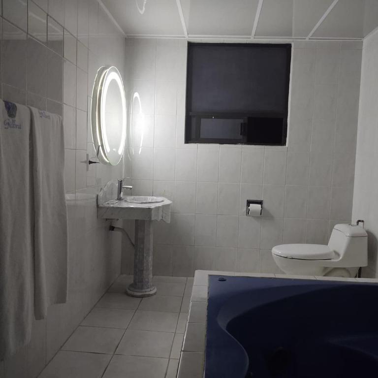 Hotel Gilbert - Suite con bañera de hidromasaje - 2