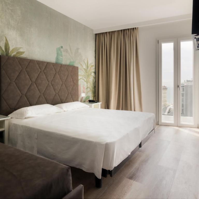 Hotel President - Deluxe Panorama Room with Balcony and Sea View - 1
