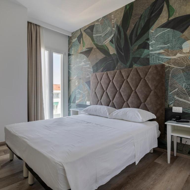 Hotel President - Deluxe Double / Twin Room with Balcony - 3