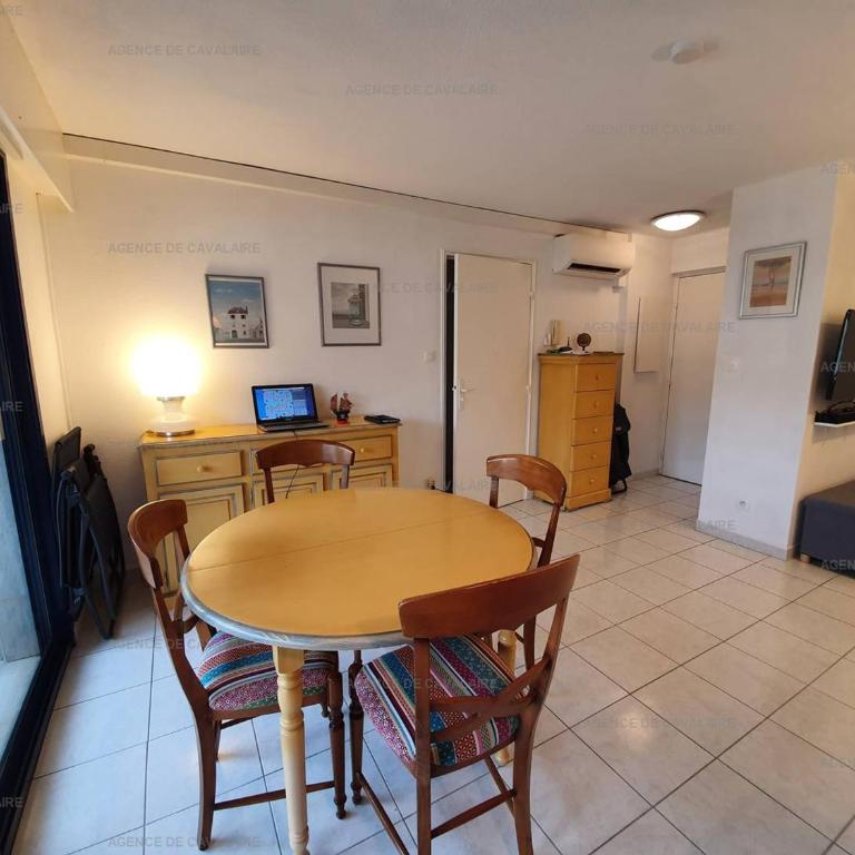 T2 climatisé au cœur de Cavalaire, avec terrasse, garage, proche des plages et commerces - FR-1-100-277 - Appartamento - 3