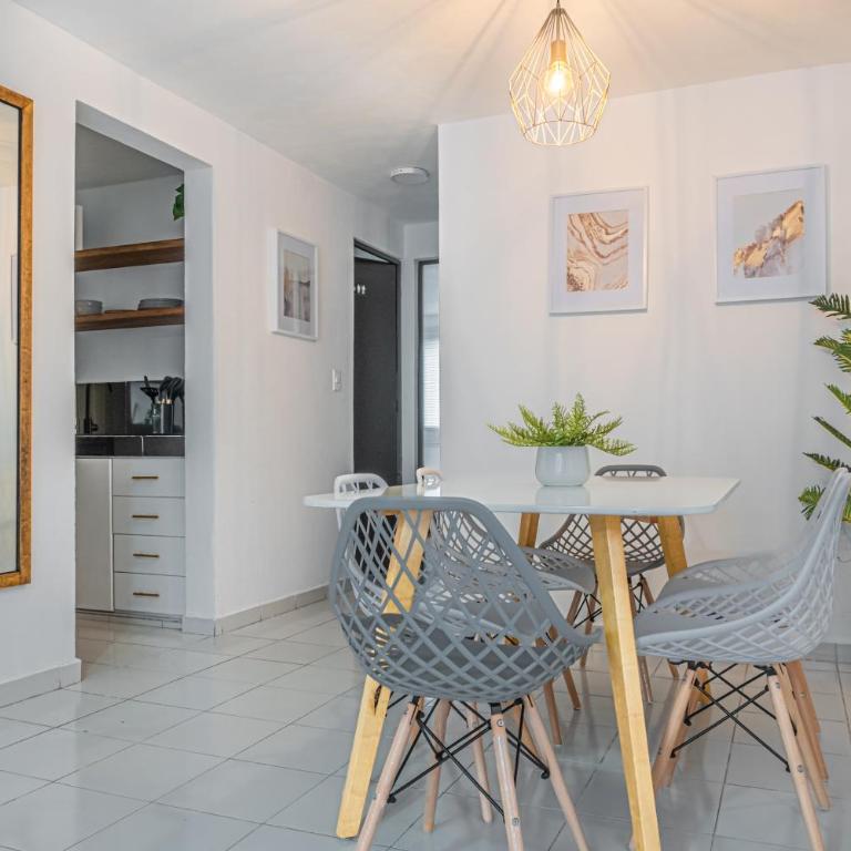 Pako Stays - Luxurious & Spacious 2 Bedroom Apartments Close to the Beach, Free Wi-Fi, Ideal Location in Downtown Cancun Centro - Two-Bedroom Apartment - 19