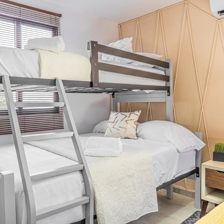 Pako Stays - Luxurious & Spacious 2 Bedroom Apartments Close to the Beach, Free Wi-Fi, Ideal Location in Downtown Cancun Centro - Two-Bedroom Apartment - 28