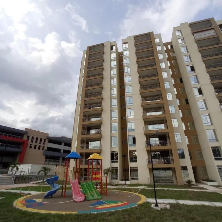 Apartamento con piscina y parqueadero a 7 min del centro - Apartamento de 2 dormitorios - 2