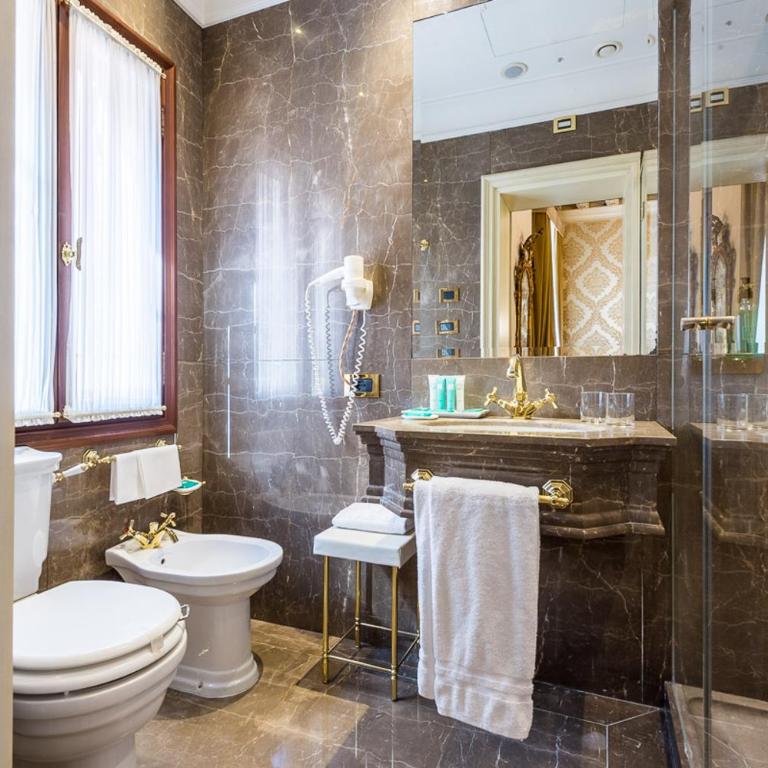 Hotel Ai Reali - Small Luxury Hotels of the World - Camera Deluxe Matrimoniale/Doppia con Letti Singoli - 5