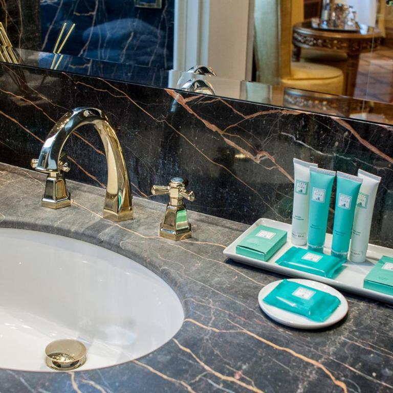 Hotel Ai Reali - Small Luxury Hotels of the World - Camera Deluxe Matrimoniale/Doppia con Letti Singoli - 4