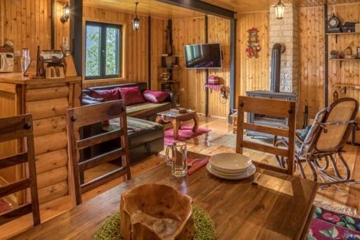 Guest House MIKA - Three-Bedroom House - 5