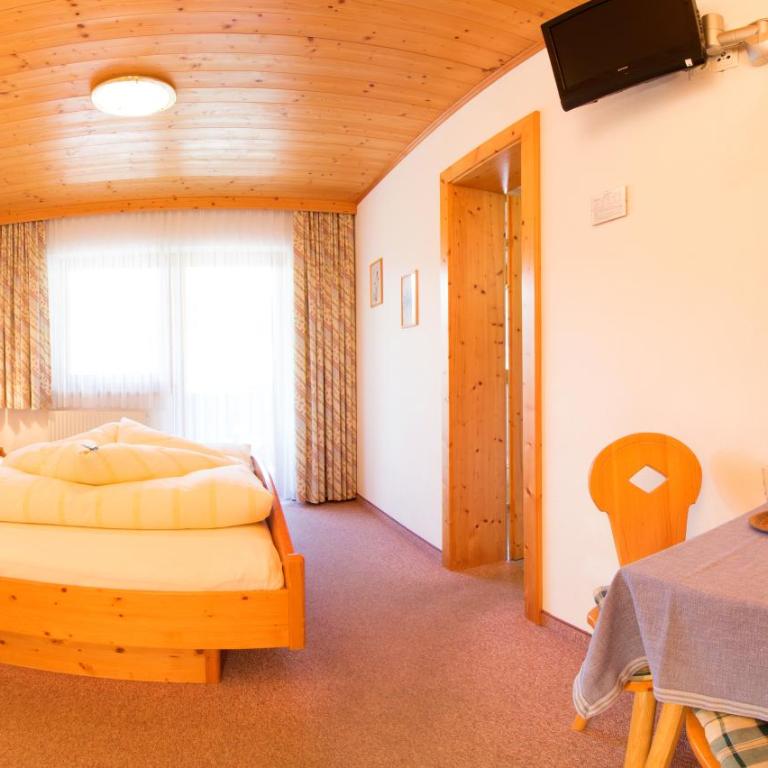 Haus Elisabeth - Doppelzimmer mit Balkon - 12