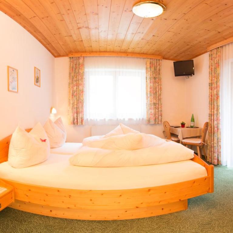 Haus Elisabeth - Doppelzimmer mit Balkon - 4