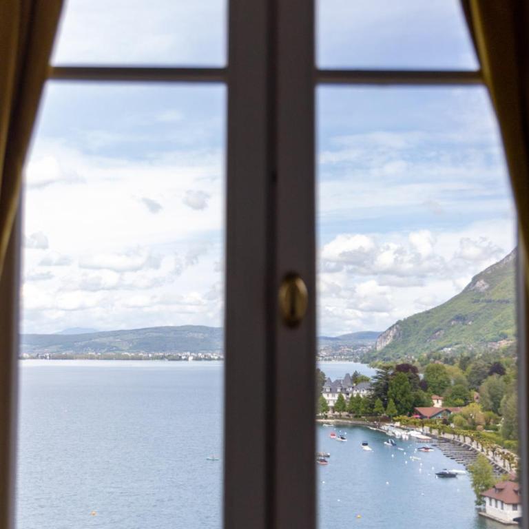 Le Palace de Menthon - Chambre Double Mansardée Vue Lac – Accès au Spa Inclus - 2