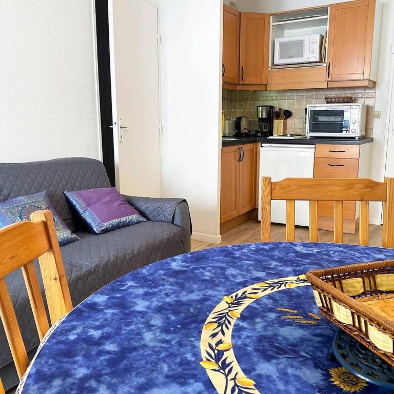Appartement climatisé, 4 couchages, à 2 pas de la plage au Lavandou - FR-1-251-93 - Appartement (4 Adultes) - 3
