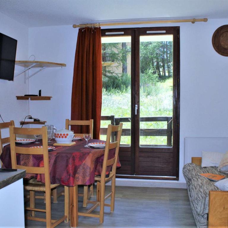 Appartement T2 calme avec balcon sud, parking gratuit, navette proche - 4 couchages à Risoul 1850 - Appartement 1 Chambre - 1