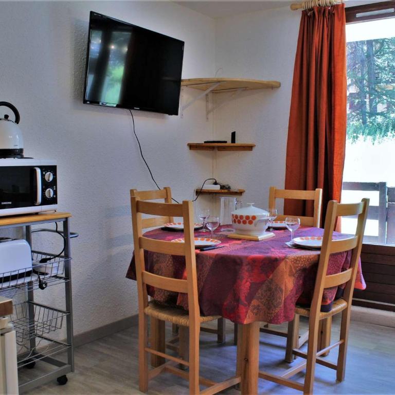 Appartement T2 calme avec balcon sud, parking gratuit, navette proche - 4 couchages à Risoul 1850 - Appartement 1 Chambre - 3