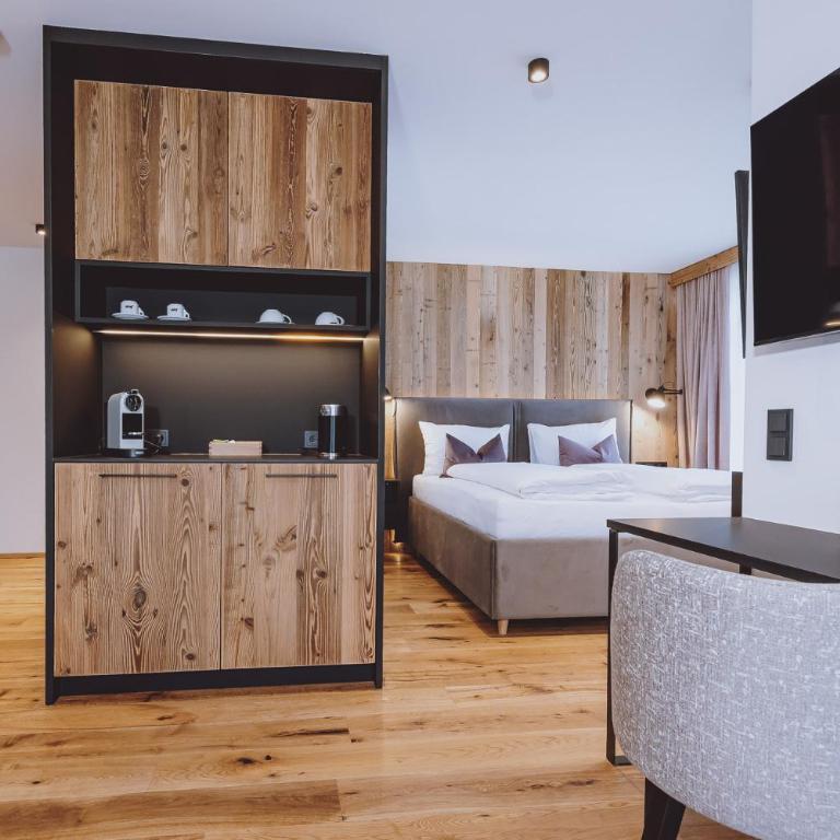 ZAGLGUT Premium Hotel & Chalets, Zell am See-Kaprun - Wellness & Infinity Pool, Air Conditioning, Panoramic Views & Summer Card Included - Junior Suite Panorama - 4