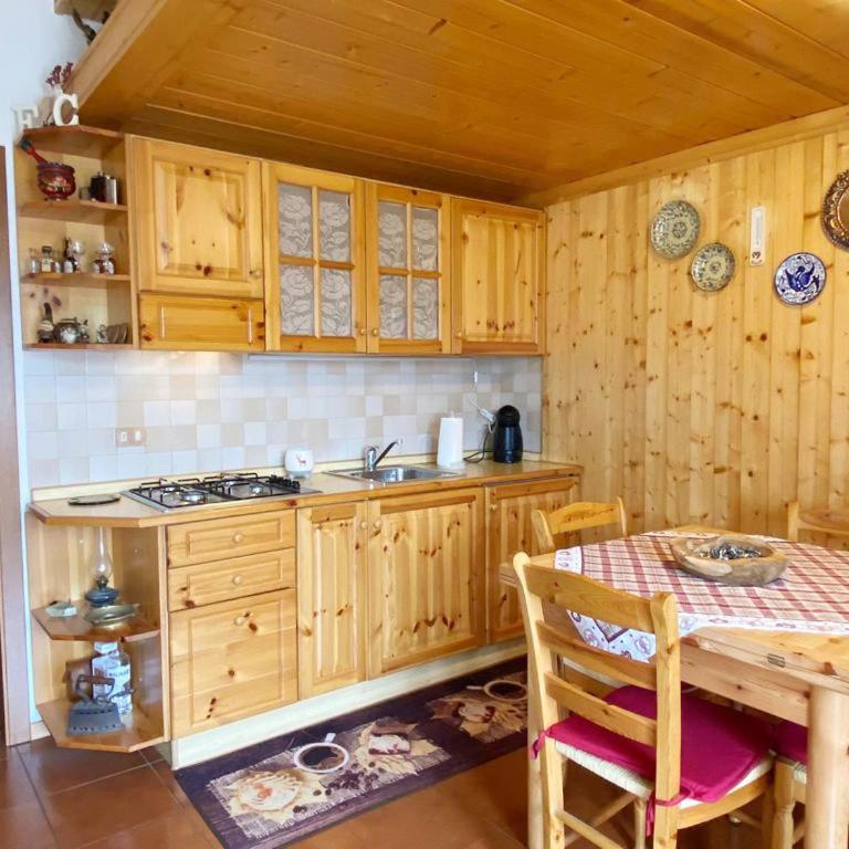Appartamento con Terrazzo Panoramico vicino al Centro di Folgaria - Appartamento con Balcone - 4