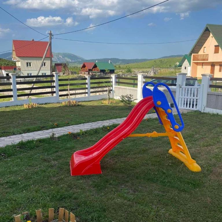 White Home - Two-Bedroom House - 32