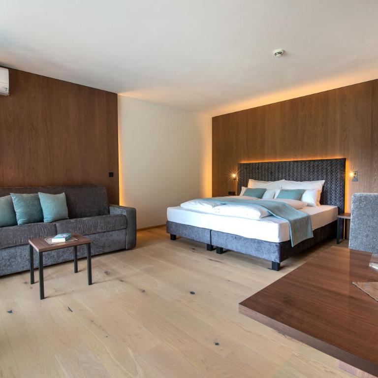 Garden Park Hotel - Deluxe Double Room with Pool View with Balcony - 2