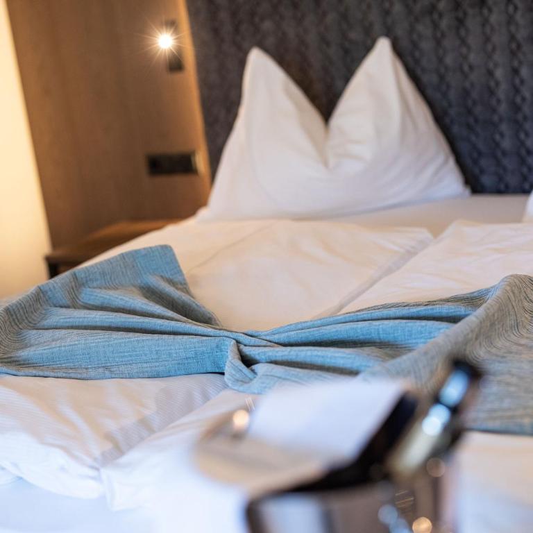 Garden Park Hotel - Deluxe Double Room with Pool View with Balcony - 4