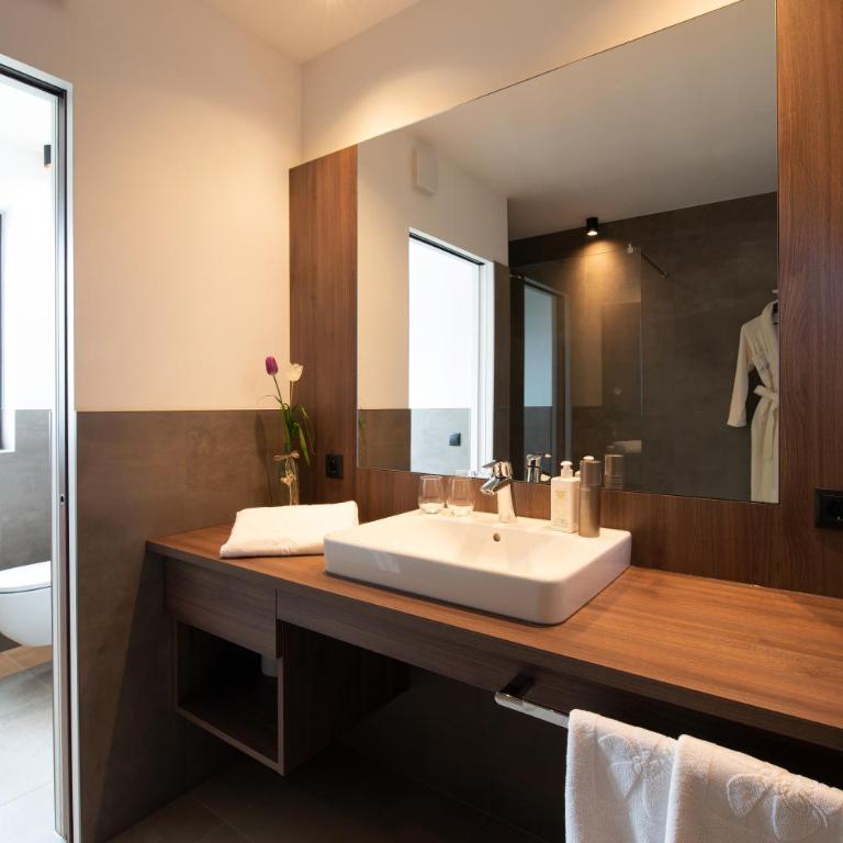 Garden Park Hotel - Deluxe Double Room with Balcony - 2