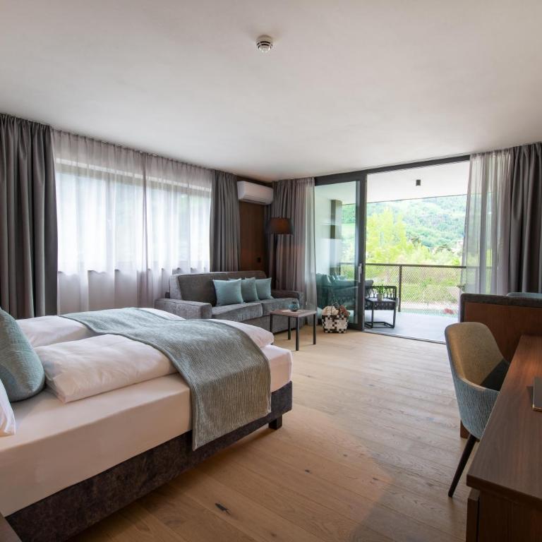 Garden Park Hotel - Deluxe Double Room with Balcony - 1