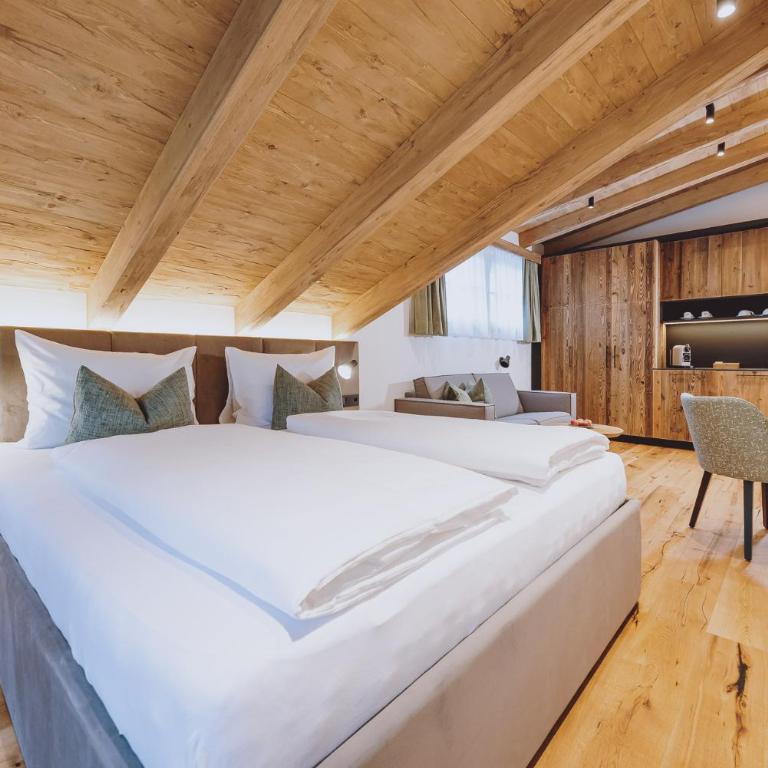 ZAGLGUT Premium Hotel & Chalets, Zell am See-Kaprun - Wellness & Infinity Pool, Air Conditioning, Panoramic Views & Summer Card Included - Junior Suite mit Balkon - 4
