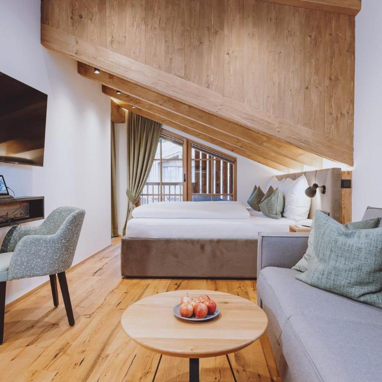ZAGLGUT Premium Hotel & Chalets, Zell am See-Kaprun - Wellness & Infinity Pool, Air Conditioning, Panoramic Views & Summer Card Included - Junior Suite mit Balkon - 5