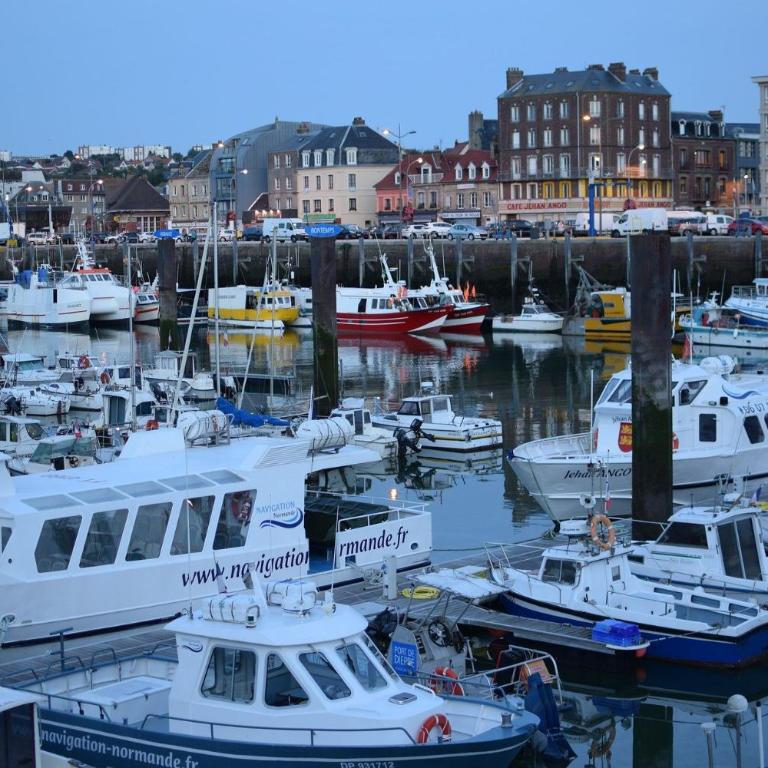 Le Confort Normand - Sur les quais & proxy plage - Chaleureux - Full équipé & netflix - Parking gratuit - Appartement 1 Chambre - 35