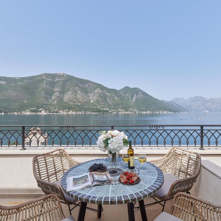 Penthouse on the Bay - 20m from the Beach - Apartman sa 2 Spavaće Sobe, Balkonom i Pogledom na More - 1